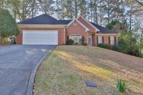 272 Waterford Cove Dr, Suwanee, GA 30024-3216