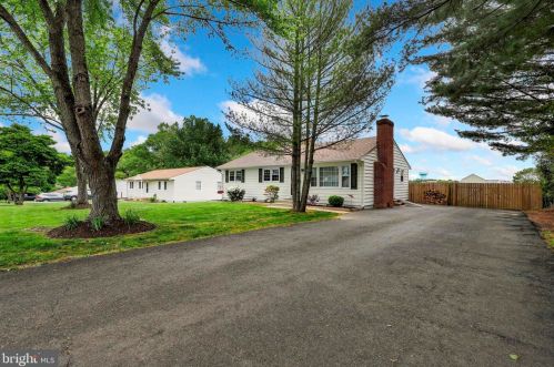 912 Eastern View Dr, Fredericksburg, VA 22405-1711