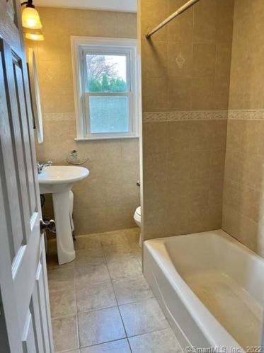 9 Lyncrest Dr, Norwalk CT  06851-6002 exterior