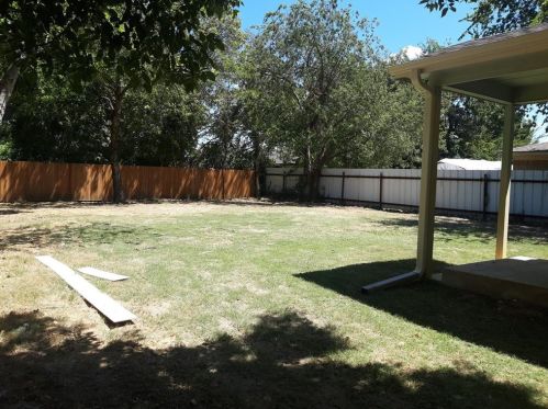 124 Glenmore St, Irving TX  exterior