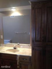 203 Grand Ave, Lees Summit MO  64063-2821 exterior