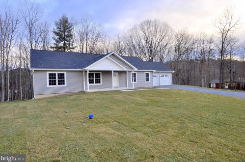 383 Cielo Ln, Berkeley Springs, WV 25411-7126