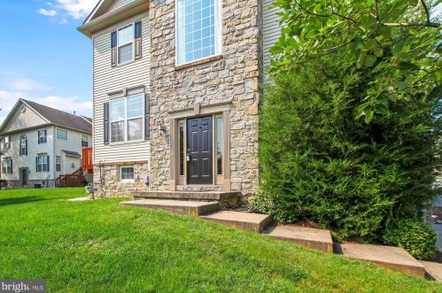 2712 Steeple Chase Dr, York, PA 17402-8529
