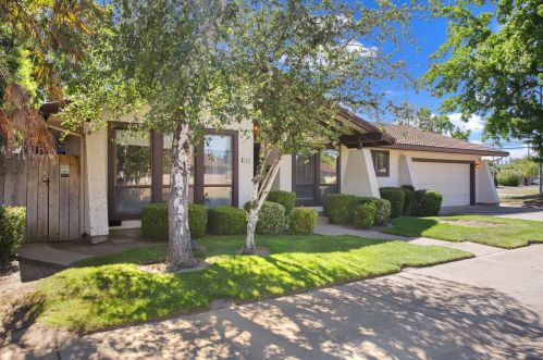262 Benson Dr, Lodi, CA 95242-3247