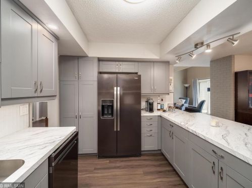 3274 Camelot Dr, Saint Paul MN  55125-2754 exterior