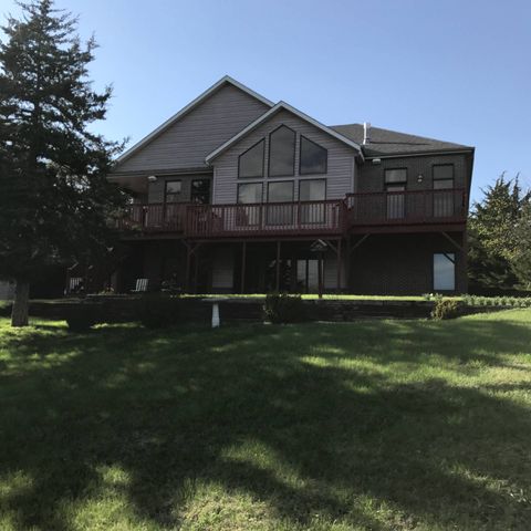 211 Kingsley Ln, Yankton, SD 57078-6756