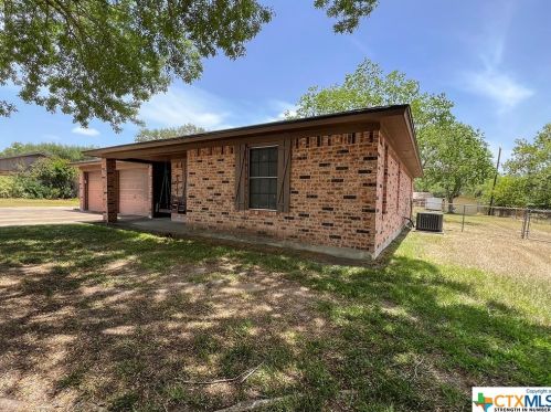 604 Dove, Victoria, TX 77905-0555