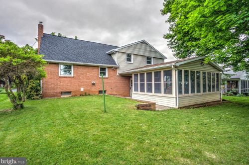 1651 Sunset Ave, Lancaster PA  17601-4355 exterior