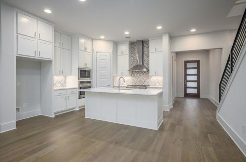 2011 Belford Dr, Austin TX  78757-8207 exterior