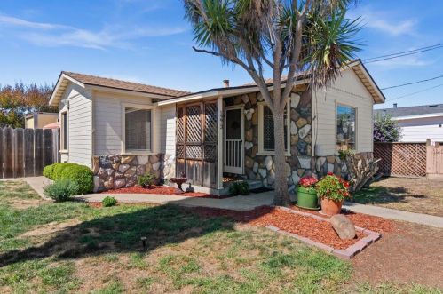 1273 Luxton St, Seaside, CA 93955-5526