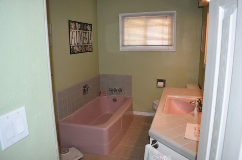 5092 Myrtle Ave, Riverside CA  92506-1423 exterior