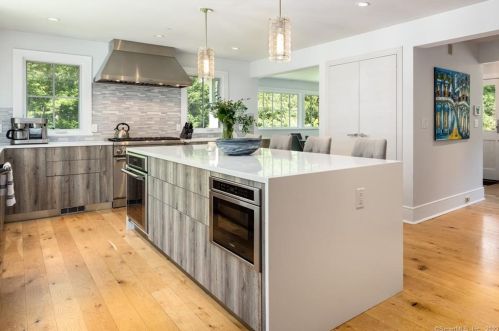 86 Lower Cross Rd, Greenwich CT  06831-3002 exterior