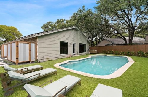 4007 Beaconsdale Dr, Austin TX  78727-2956 exterior