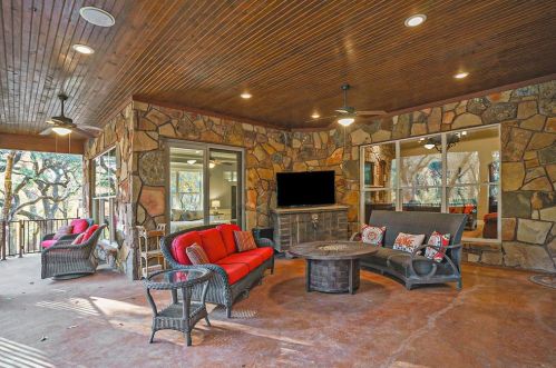 7200 Brady Oaks Dr, Fort Worth TX  76135-9055 exterior