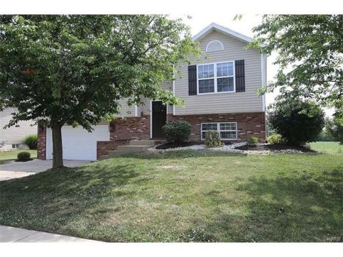 1912 Arlington Ct, Maryville, IL 62062-5804