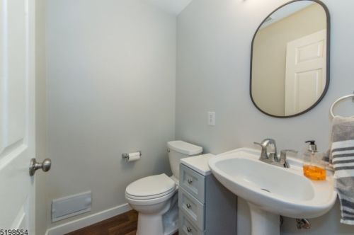 605 Tulsa Ct, Hackettstown NJ  07840-1694 exterior