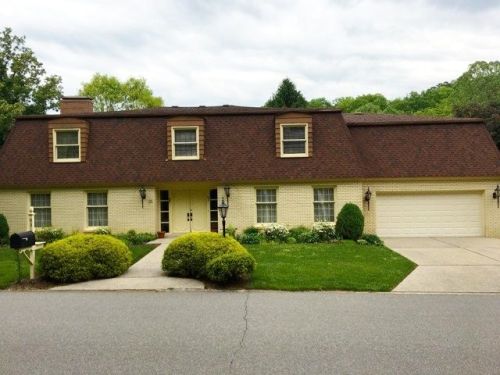 93 Camelot Dr, Huntington WV  25701-5303 exterior