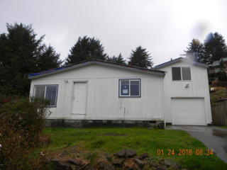 223 3rd St, Yachats, OR 97498-9404