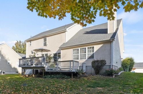 65 Wynd Ter, Middletown CT  06457-8729 exterior