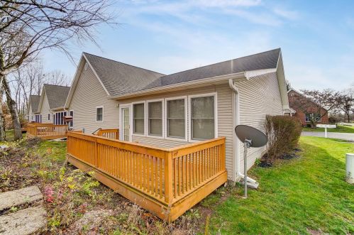 484 Ridgeview Cir, Springfield OH  45504-1390 exterior