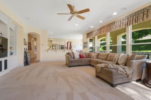 7470 Chateau Rdg Ln, Riverside CA  92506-7542 exterior