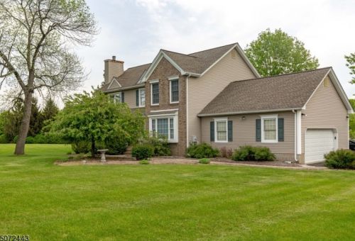 9 Linquenda Dr, Wantage, NJ 07461-2739