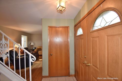 290 Milton Ave, Glendale Heights, IL 60137-6323