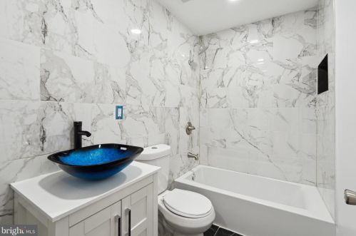 312 Manton St, Philadelphia PA  19147-5213 exterior