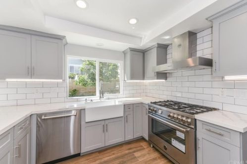 8 Henry, Irvine CA  92620-3256 exterior