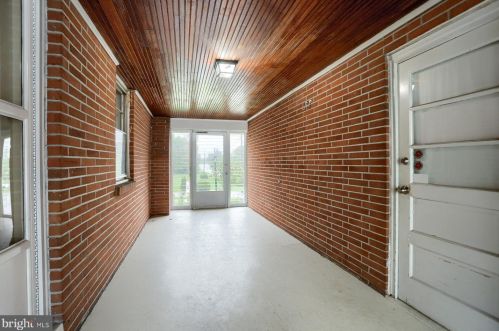 2204 Seitz Dr, Lancaster, PA 17601-1968