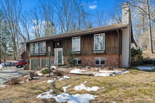 13 Phillips Rd, Fredon, NJ 07860-5457