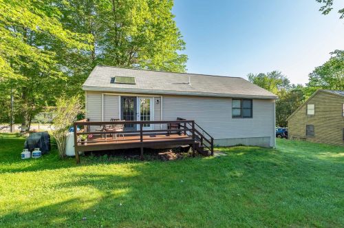 75 Ledgeview Dr, Rochester NH  03839-5618 exterior