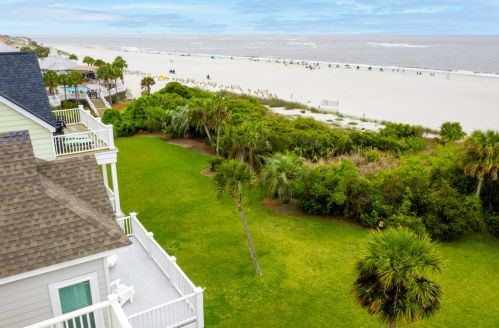 15 Grand Pavilion Dr, Isle Of Palms SC  29451-2800 exterior