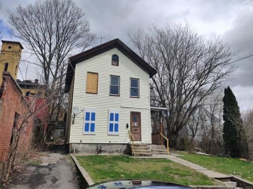 104 Bishop St, Waterbury, CT 06704-3308
