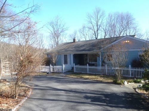 37 Wishing Well Rd, Columbia, NJ 07832-2725
