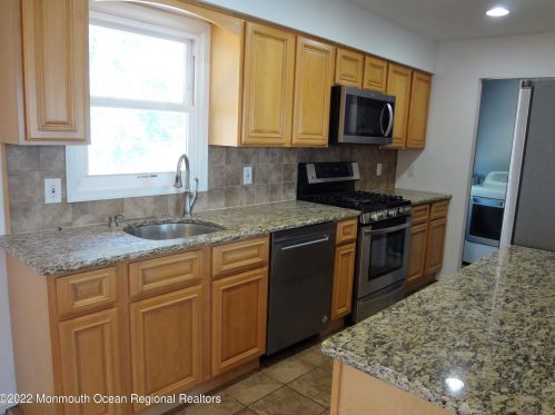 101 Brooks Ave, Berkeley Township, NJ 08721-1311