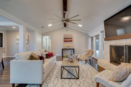 3817 Westminster Dr, Carrollton TX 75007-2465 exterior