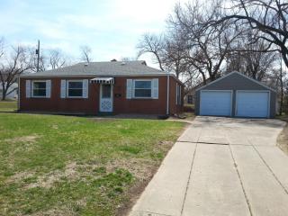 200 Saint Clair Dr, Pekin IL  61554-1121 exterior