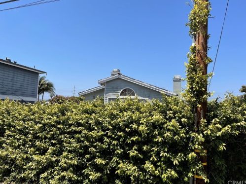 632 35th St, Manhattan Beach, CA 90266-3428