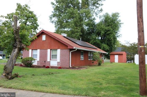 1 Meadowlark Ln, Willingboro, NJ 08046-2107
