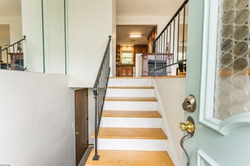 38 Tomar Ct, Bloomfield, NJ 07003-4014