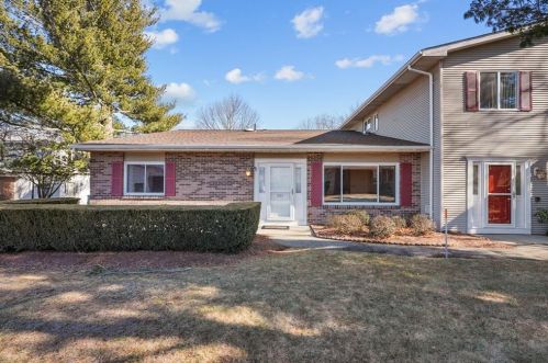 551 Quisset Ct, Warwick, RI 02886-1714