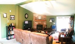306 Crooked Creek Dr, Campobello, SC 29322-7911