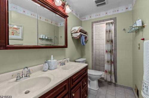 7 Trafalgar Ct, Hackettstown NJ  07840-4208 exterior