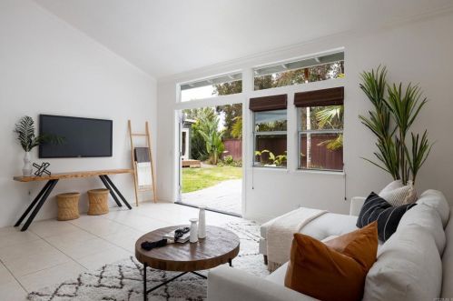 521 Gardena Ct, Encinitas, CA 92024-4654