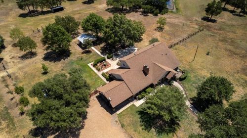 275 Saegert Rd, Hills, TX 78659-4939
