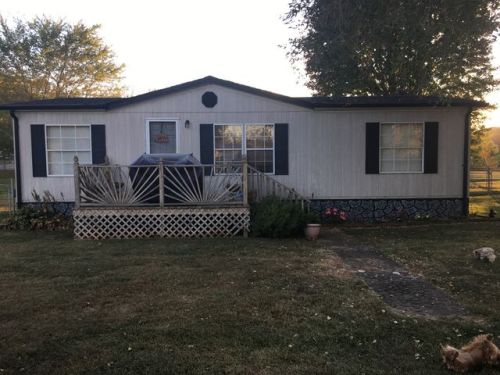 42 America St, Cleveland, VA 24225-3315