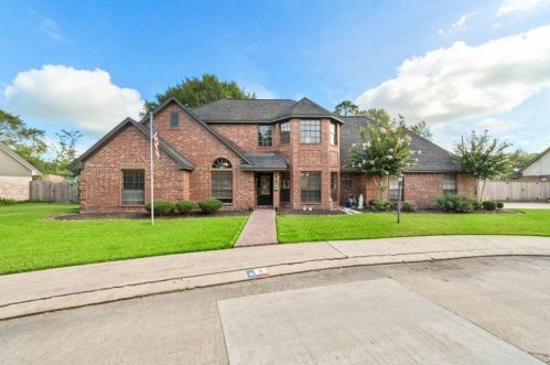 6 Cay Ct, Angleton, TX 77515-3801
