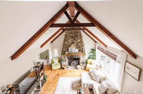 21 Great Quarter Rd, Sandy Hook CT  06482-1560 exterior