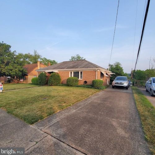 7221 Bucks St, Harrisburg, PA 17111-5216